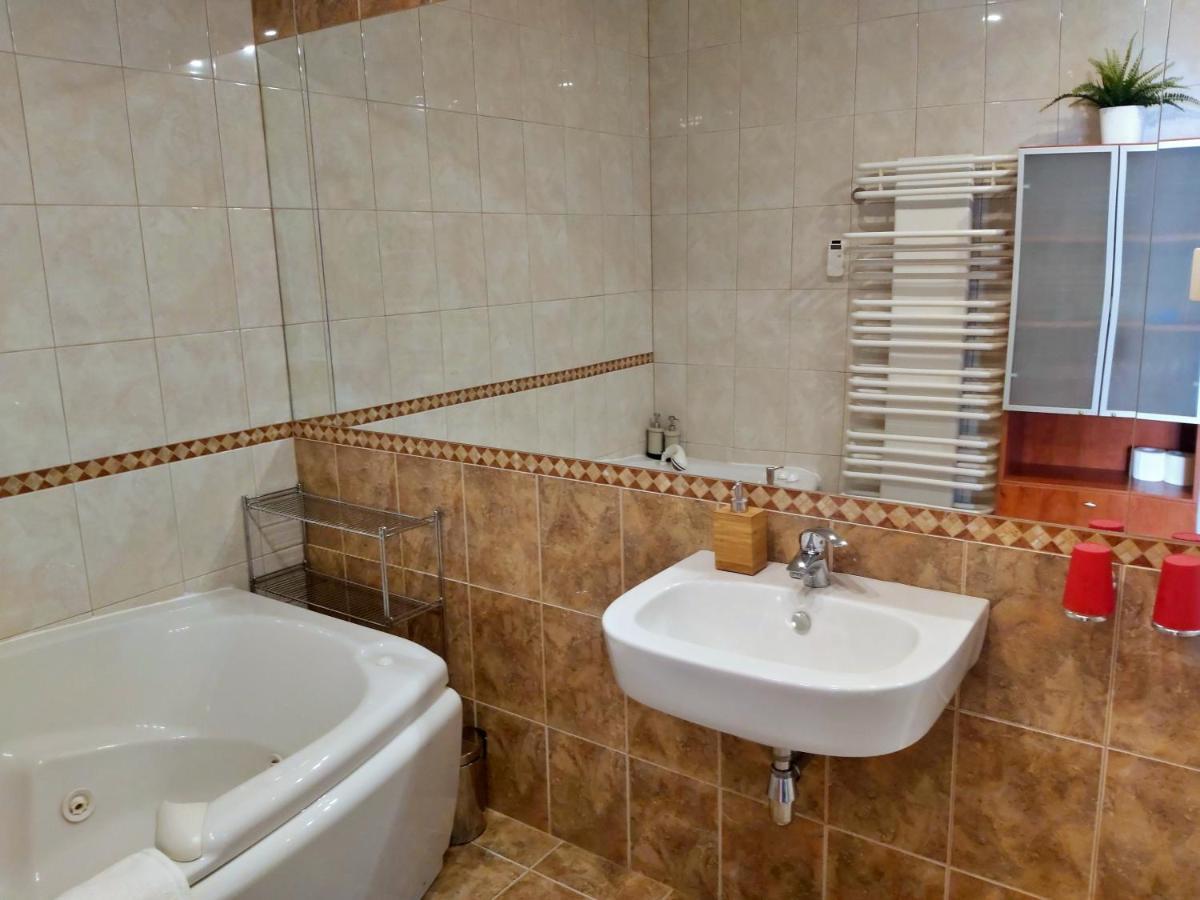 Apartament Mitra Zonata Pink Omiš Zewnętrze zdjęcie