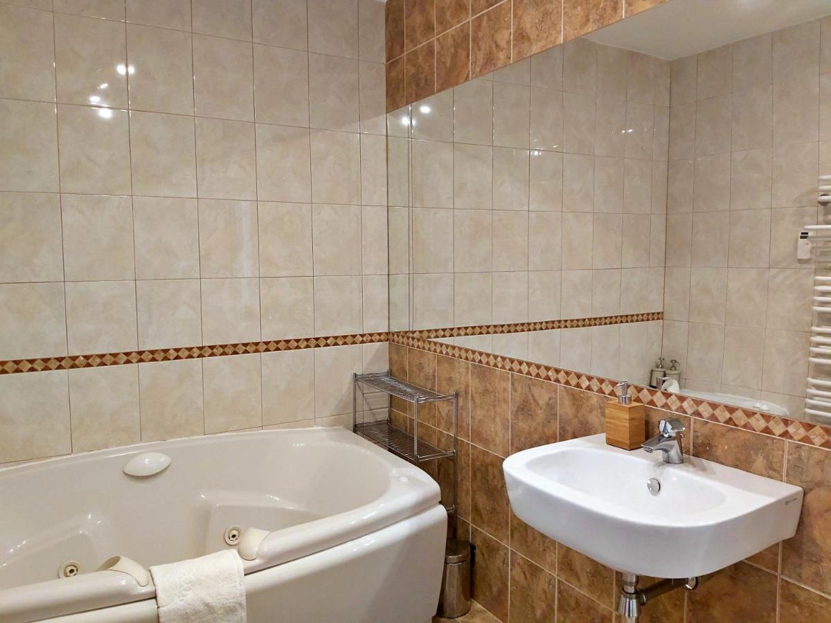 Apartament Mitra Zonata Pink Omiš Zewnętrze zdjęcie
