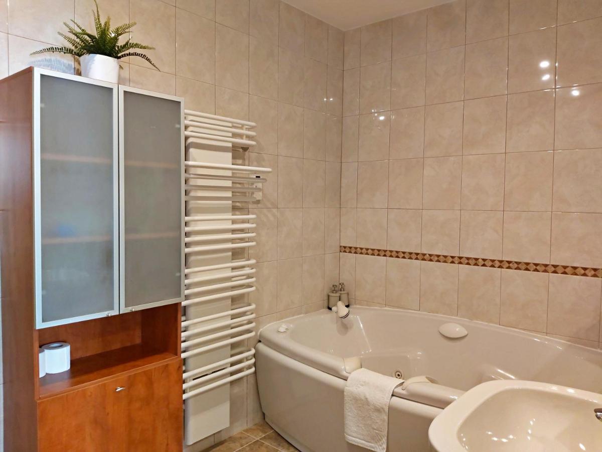Apartament Mitra Zonata Pink Omiš Zewnętrze zdjęcie