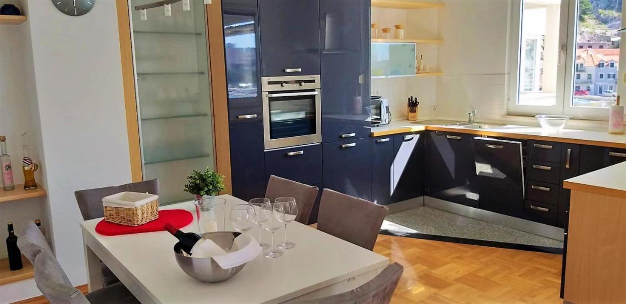 Apartament Mitra Zonata Pink Omiš Zewnętrze zdjęcie