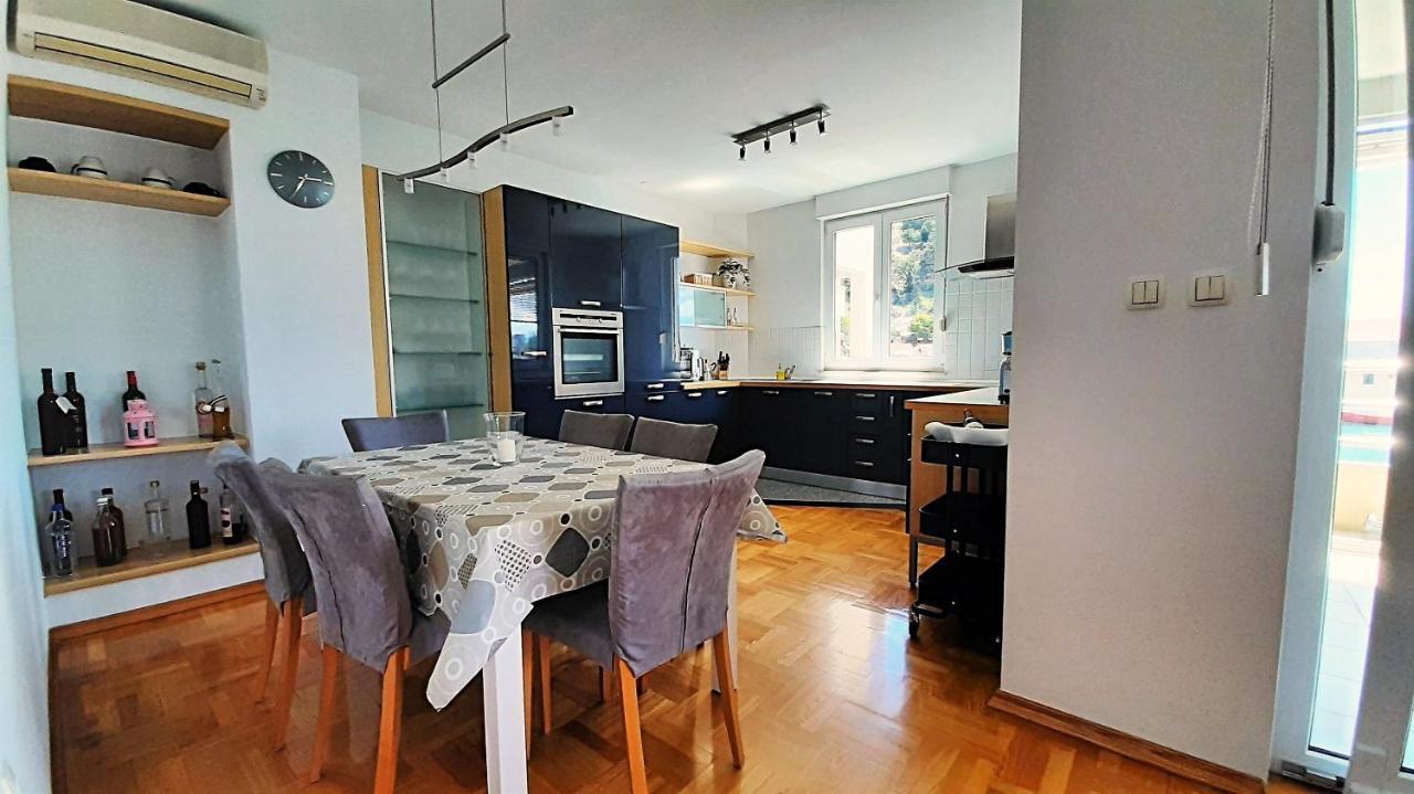 Apartament Mitra Zonata Pink Omiš Zewnętrze zdjęcie